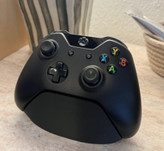 پایه نگهدارنده دسته بازی Xbox طرح مینیمال