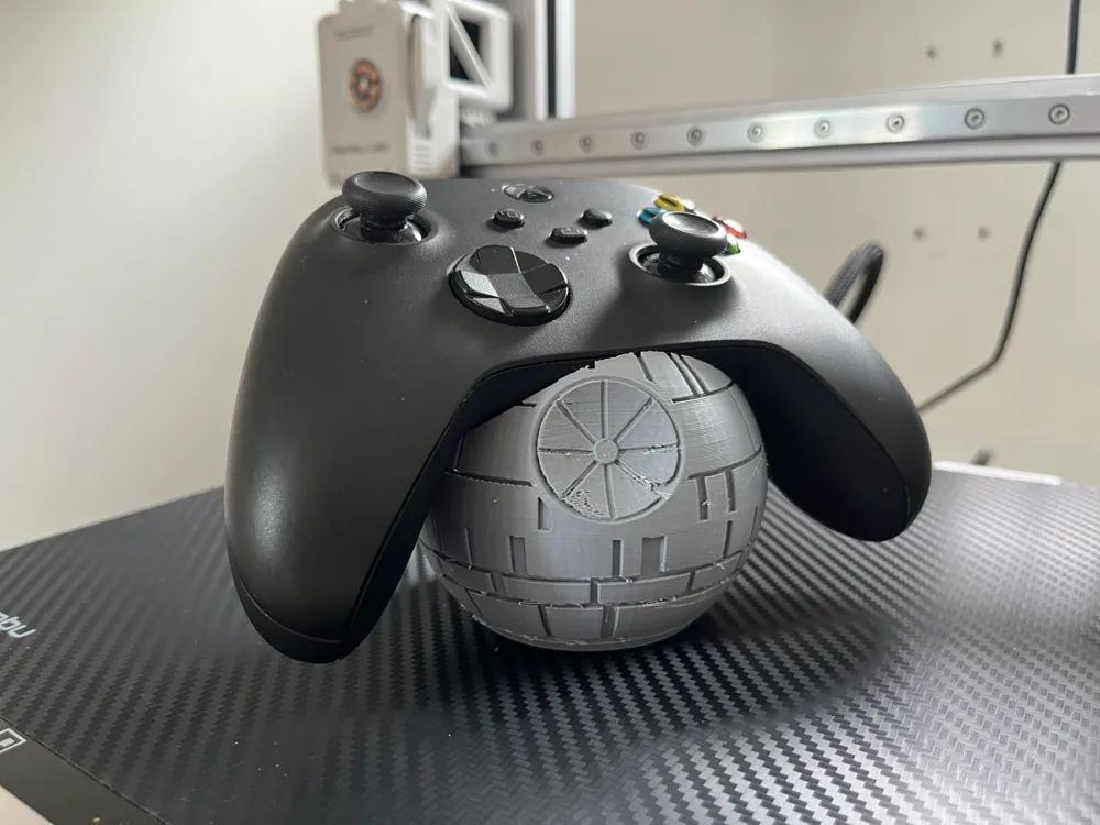 پایه نگهدارنده دسته بازی Xbox-ایکس‌باکس طرح سفینه مرگ