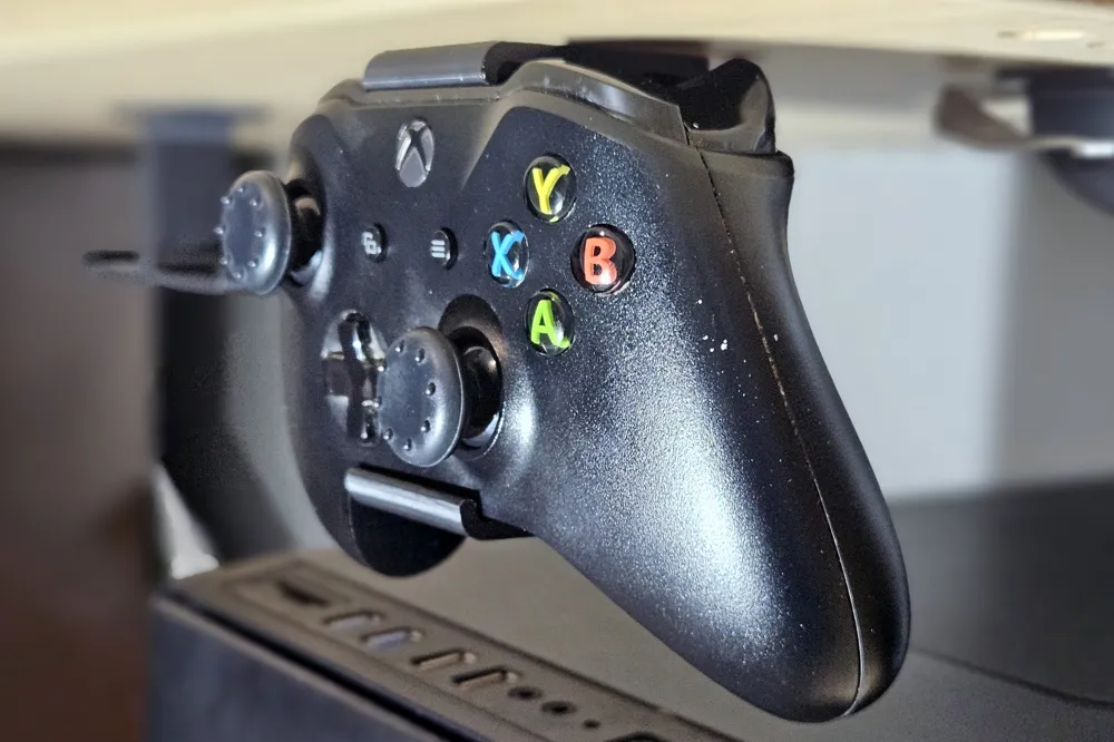 پایه نگهدارنده دسته بازی Xbox زیرمیزی