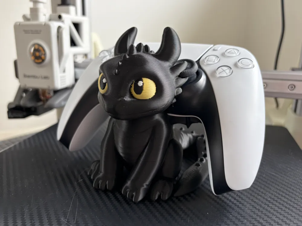 پایه نگهدارنده دسته بازی PS5 طرح بی‌دندان (Toothless 2)