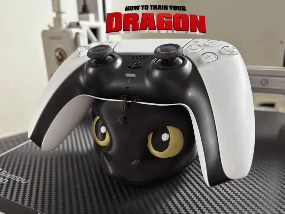 پایه نگهدارنده دسته PS5 طرح Toothless (بی‌دندان)